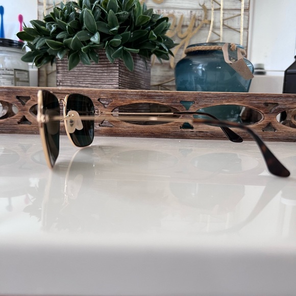 Ray Ban RB3136 181 58-15. G-15 treatment. Polished Gold frame. Great condition. - Picture 2 of 7